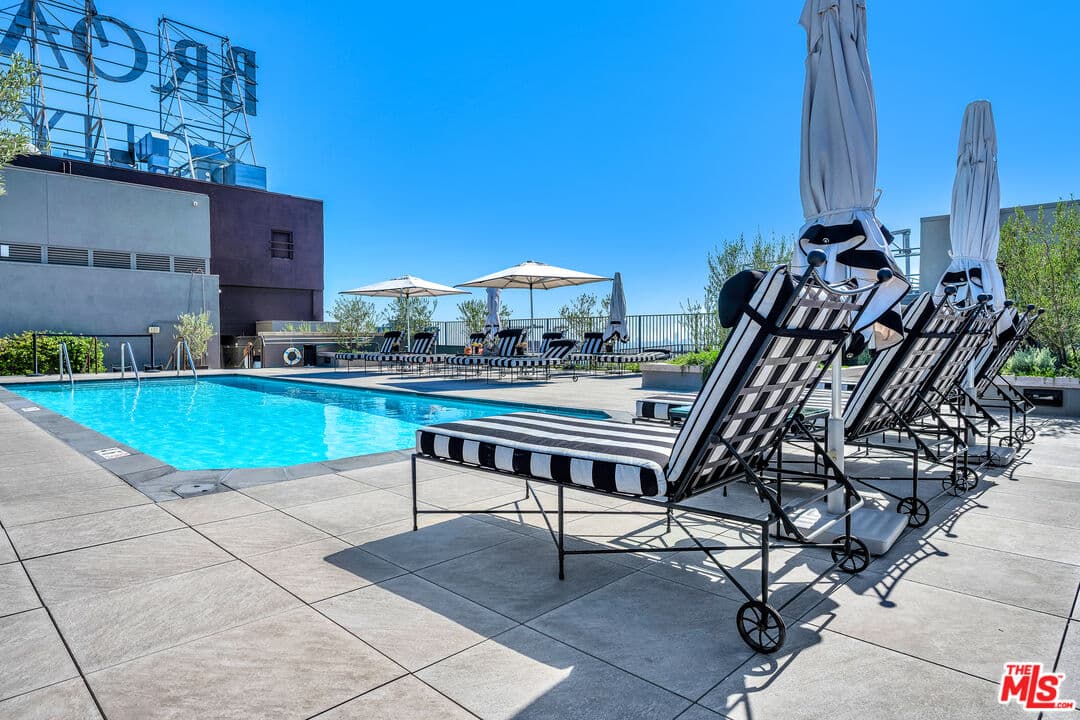 2 bd, 2 ba Townhouse in Los Angeles, CA — $6,000/mo — photo 2