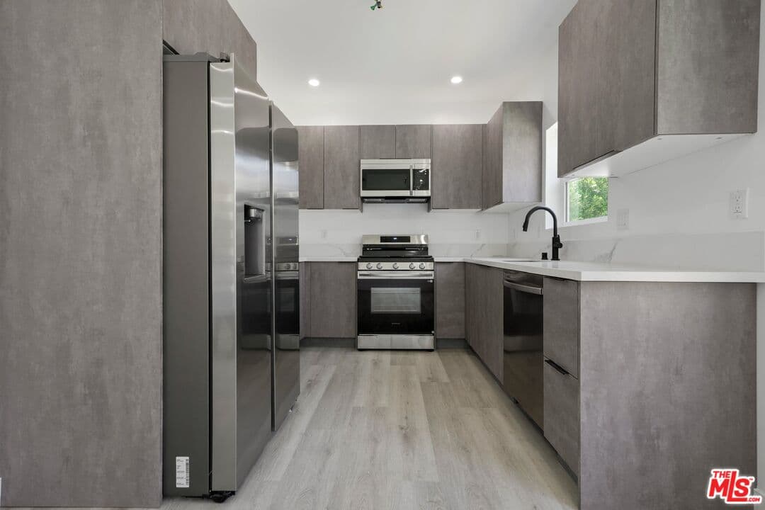 2 bd, 2 ba Apartment in Los Angeles, CA — $3,900/mo — photo 2