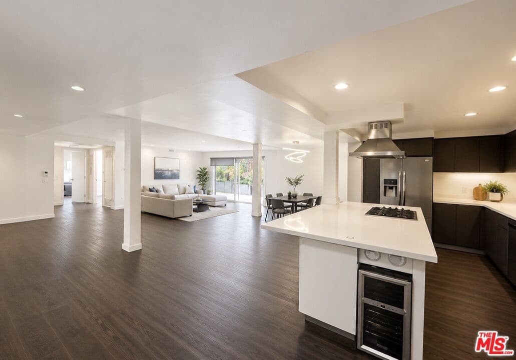2 bd, 2 ba Apartment in Beverly Hills, CA — $6,100/mo — photo 1