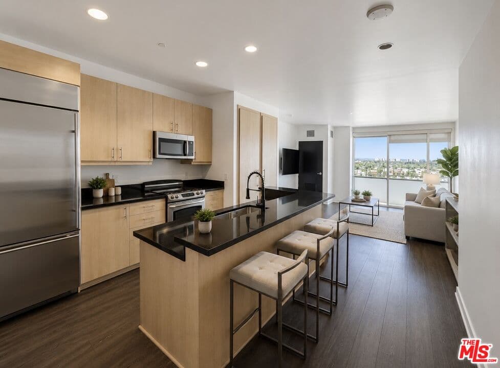 1 bd, 2 ba Apartment in Beverly Hills, CA — $4,495/mo — photo 1