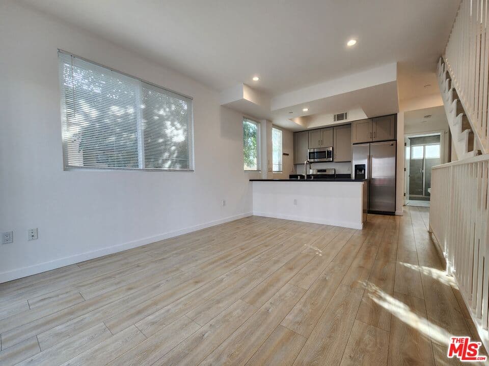 3BR Townhouse in Los Angeles β $3,600/mo