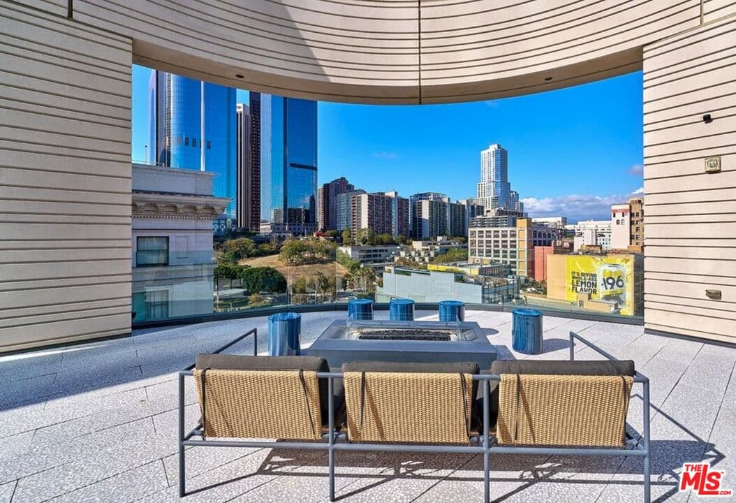 Studio, 1 ba Apartment in Los Angeles, CA — $3,100/mo — photo 1