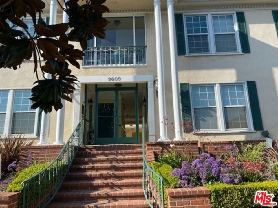 2 bd, 1 ba Apartment in Beverly Hills, CA — $3,150/mo — photo 1