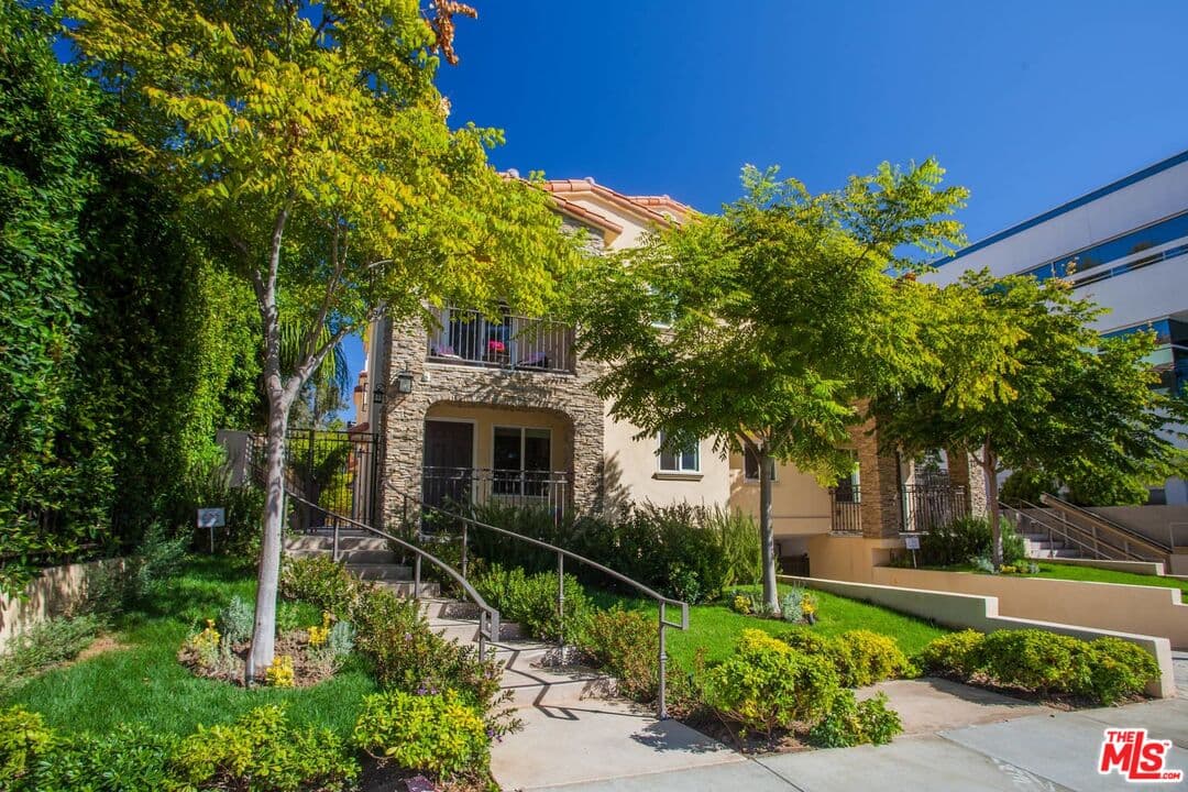 3 bd, 3 ba Condo in Santa Monica, CA — $6,300/mo — photo 1