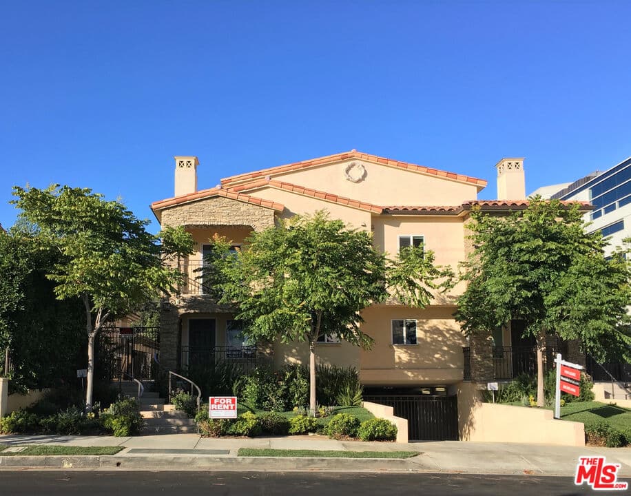 3 bd, 3 ba Condo in Santa Monica, CA — $6,300/mo — photo 2