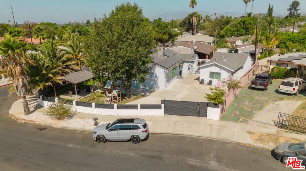 4 bd, 3 ba House in Arleta, CA — $5,500/mo — photo 2