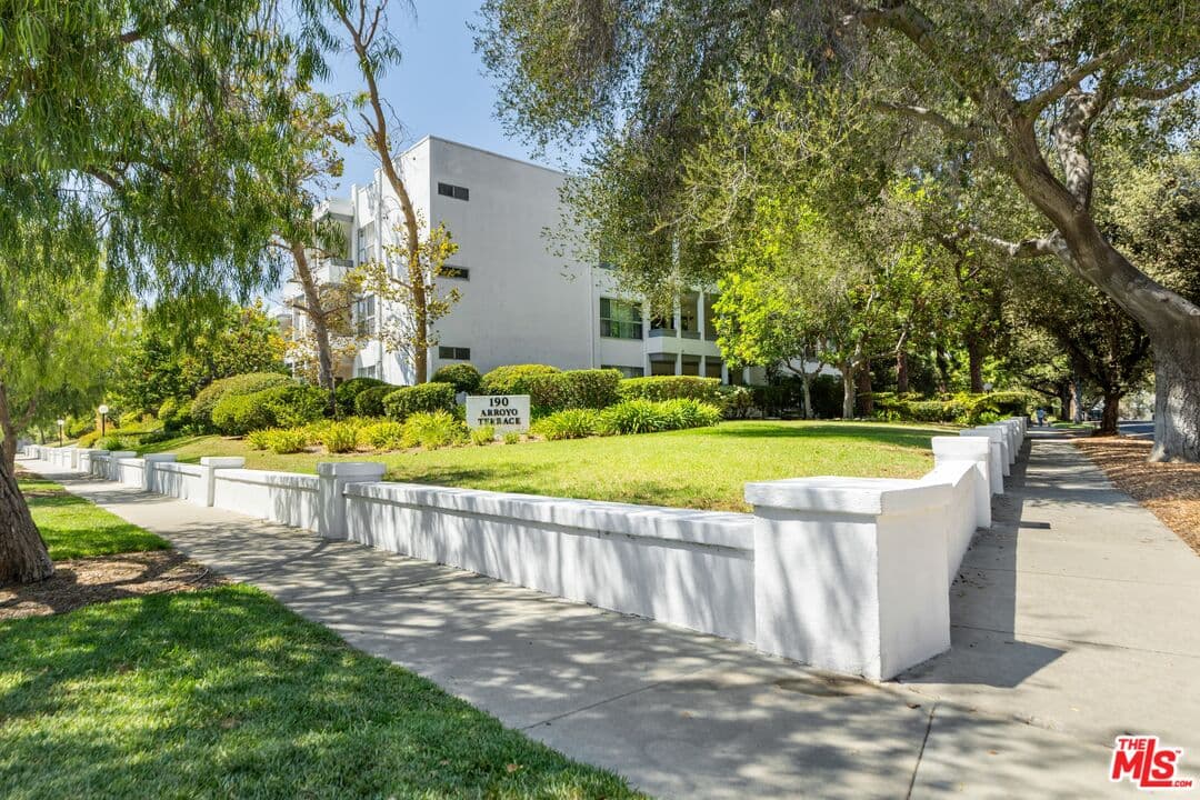 2 bd, 2 ba Townhouse in Pasadena, CA — $4,000/mo — photo 2