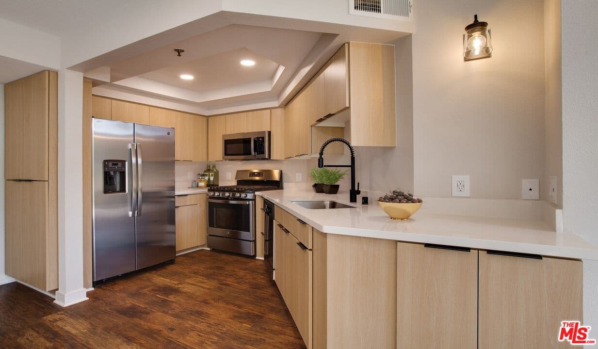 1 bd, 1 ba Condo in Los Angeles, CA — $3,206/mo — photo 1