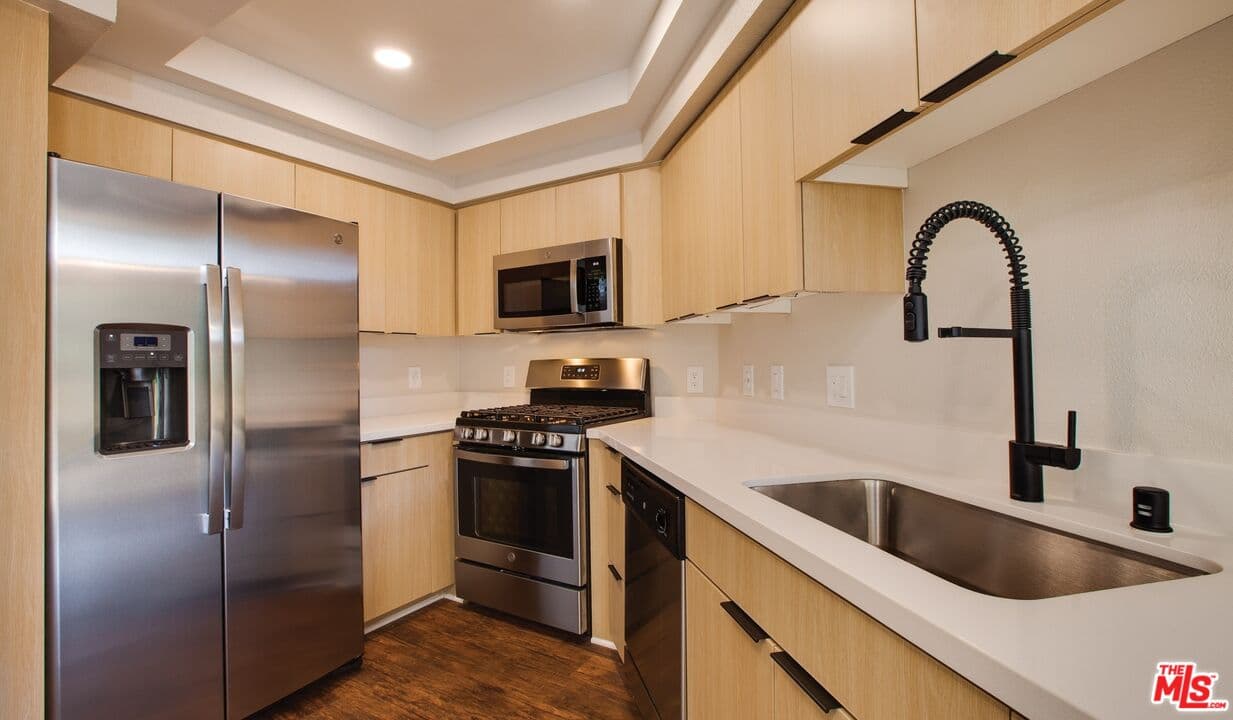 1 bd, 1 ba Condo in Los Angeles, CA — $3,206/mo — photo 2