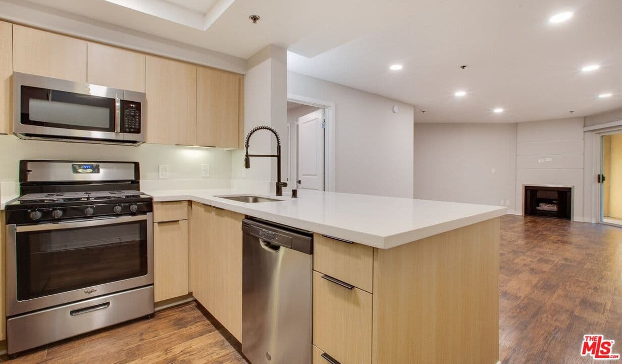 2 bd, 2 ba Condo in Los Angeles, CA — $3,929/mo — photo 1