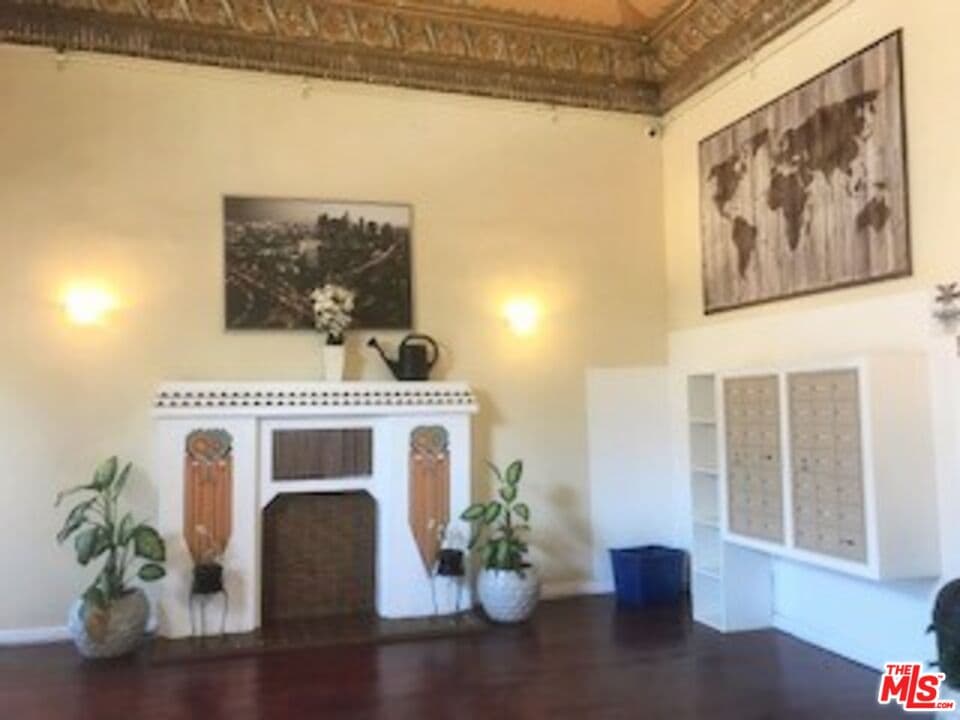 Studio, 1 ba House in Los Angeles, CA — $1,345/mo — photo 2