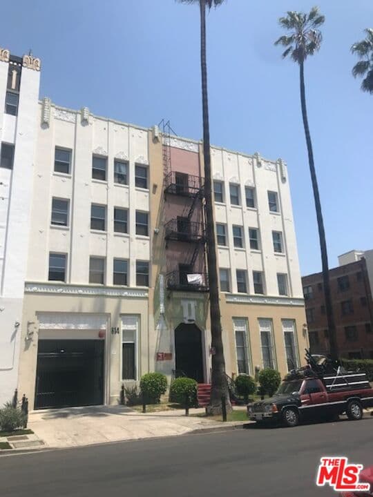 Studio, 1 ba House in Los Angeles, CA — $1,345/mo — photo 1