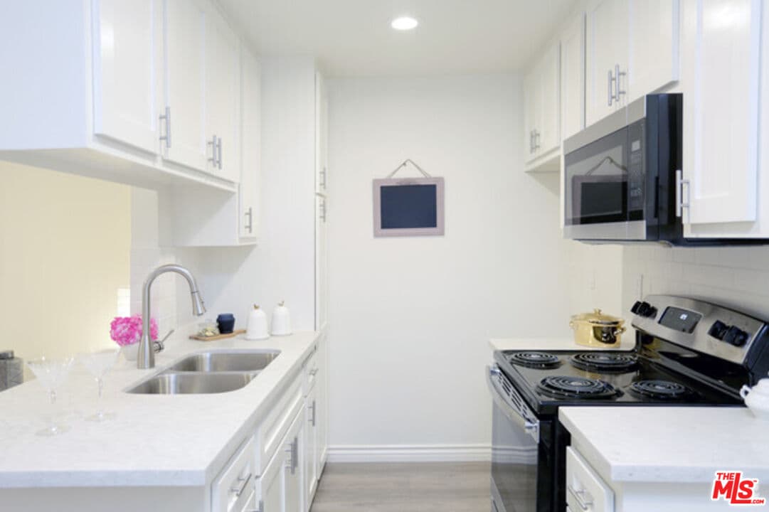 1 bd, 1 ba Townhouse in Los Angeles, CA — $1,850/mo — photo 1