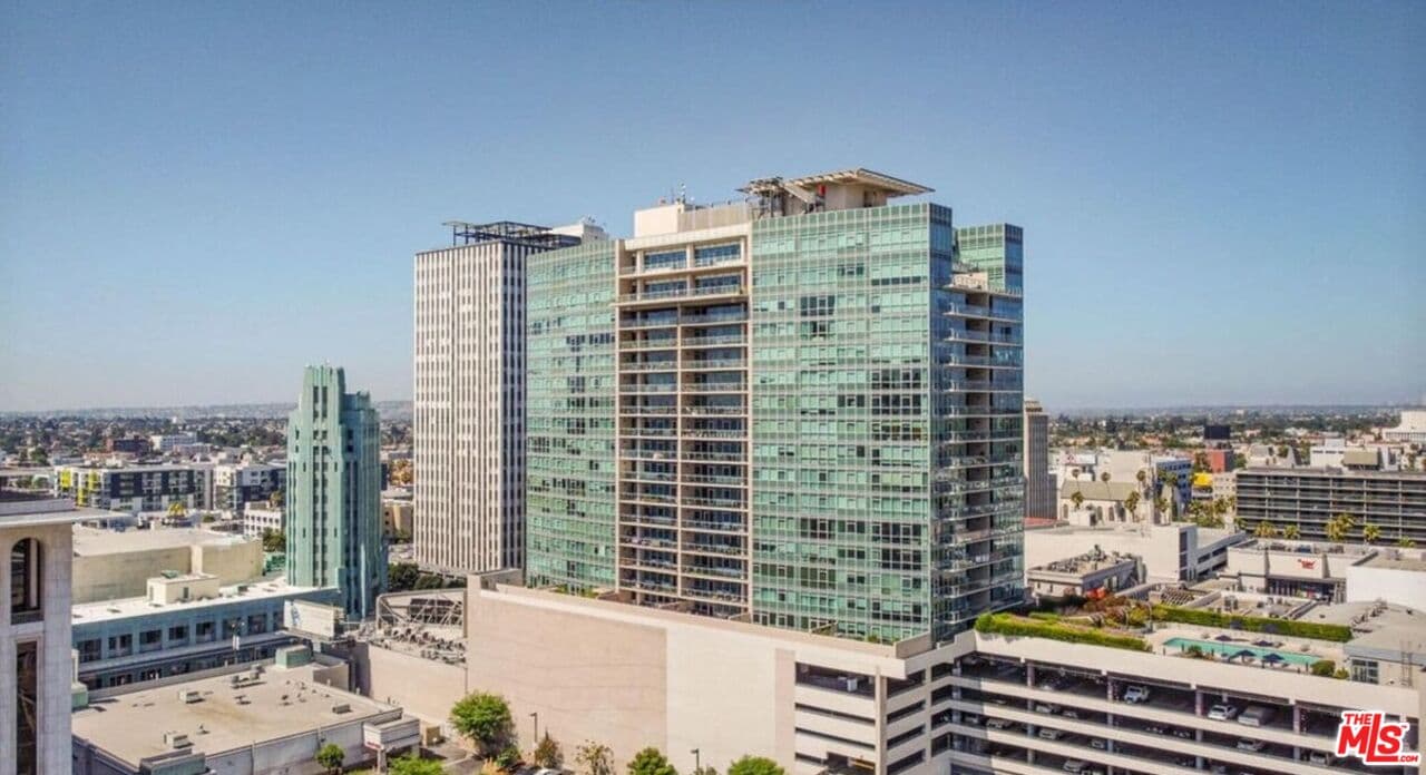 2 bd, 2 ba Condo in Los Angeles, CA — $3,950/mo — photo 2