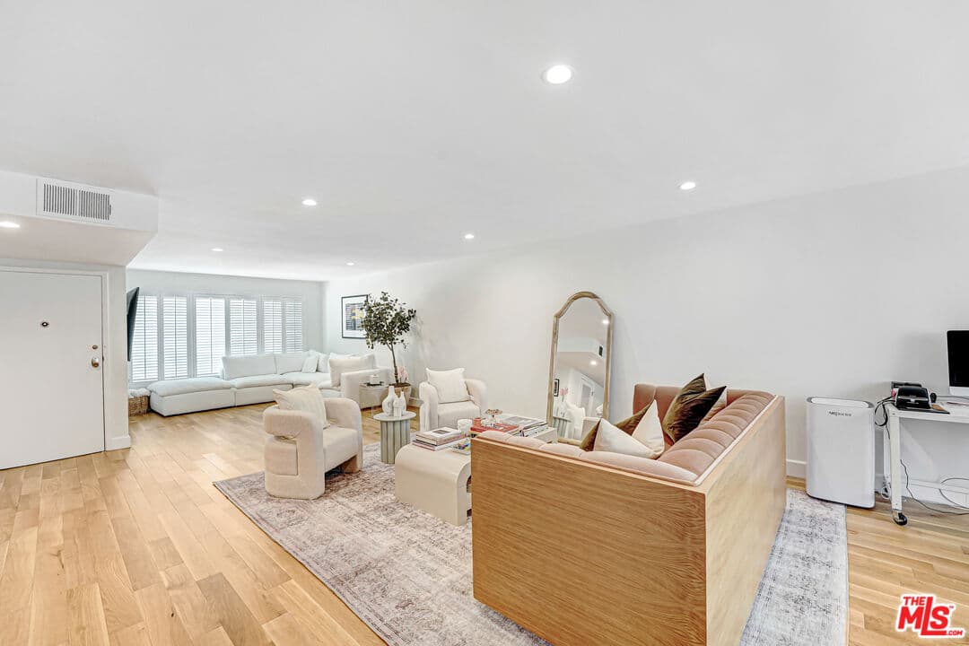 2 bd, 3 ba Apartment in Beverly Hills, CA — $6,500/mo — photo 2