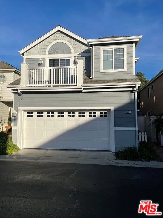 3 bd, 3 ba Townhouse in Los Angeles, CA — $4,600/mo — photo 2