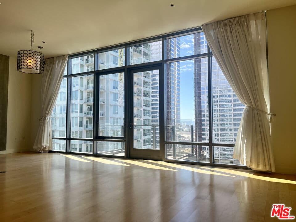 1 bd, 1 ba Condo in Los Angeles, CA — $3,400/mo — photo 2