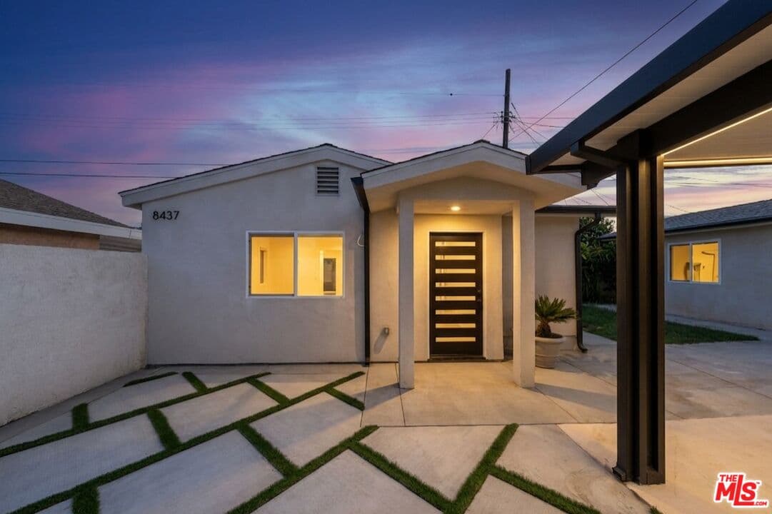Studio, 1 ba House in Panorama City, CA — $1,800/mo — photo 1