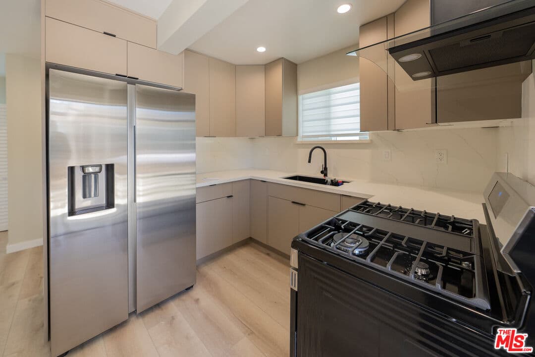Studio, 1 ba House in Panorama City, CA — $1,800/mo — photo 2