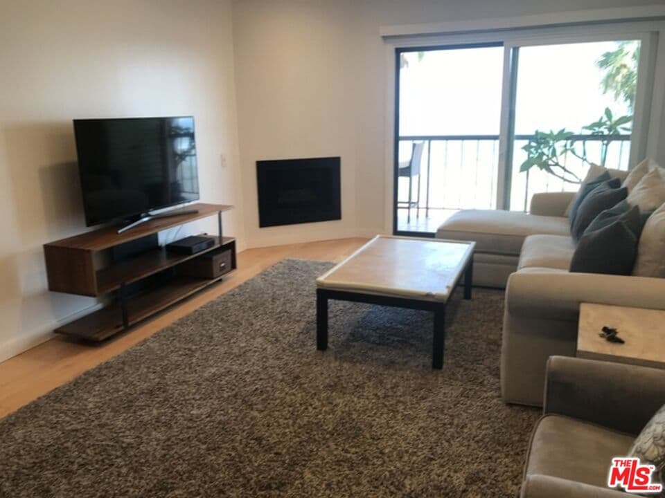 1 bd, 1 ba Condo in Malibu, CA — $4,940/mo — photo 2
