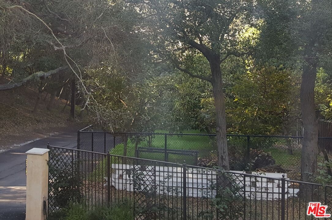 2 bd, 2 ba House in Los Angeles, CA — $7,000/mo — photo 2