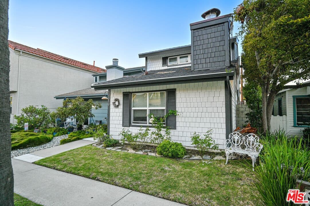 3 bd, 3 ba House in Huntington Beach, CA — $7,900/mo — photo 2