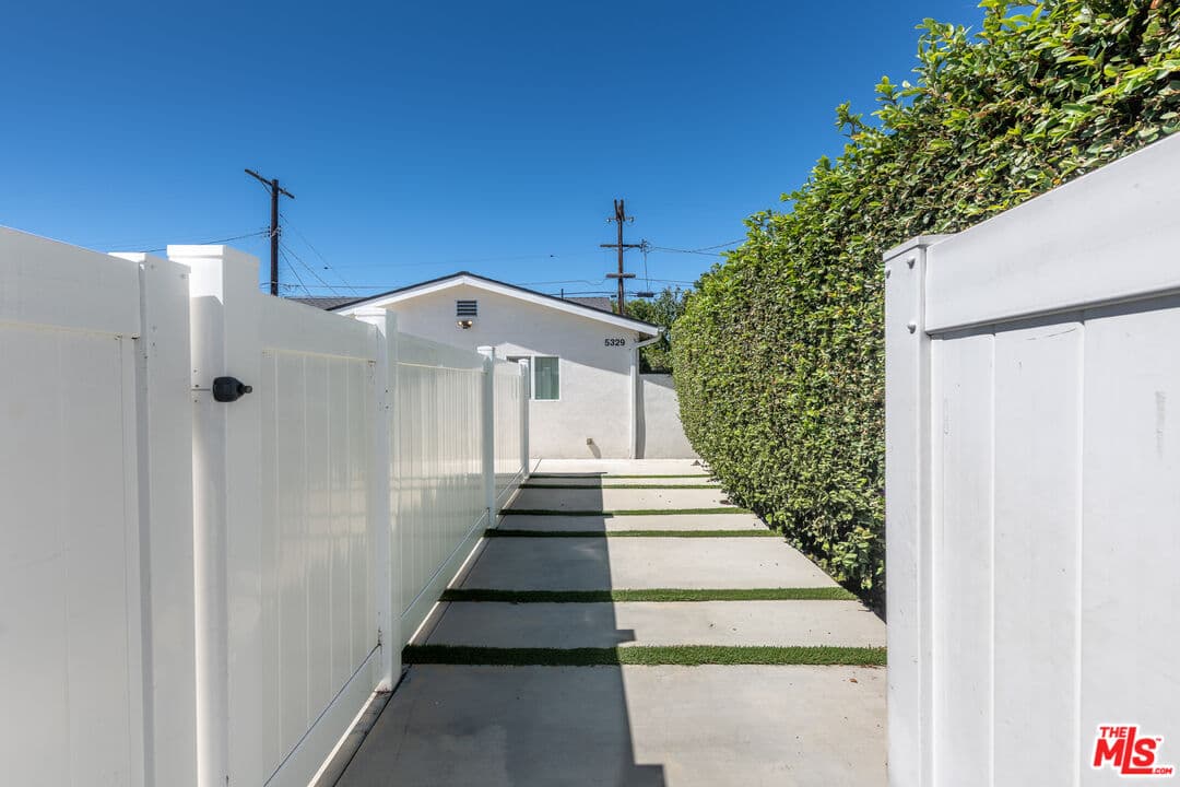 3 bd, 3 ba House in Sherman Oaks, CA — $3,990/mo — photo 2
