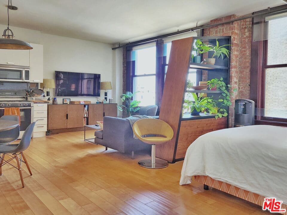 1 bd, 1 ba Condo in Los Angeles, CA — $1,920/mo — photo 1