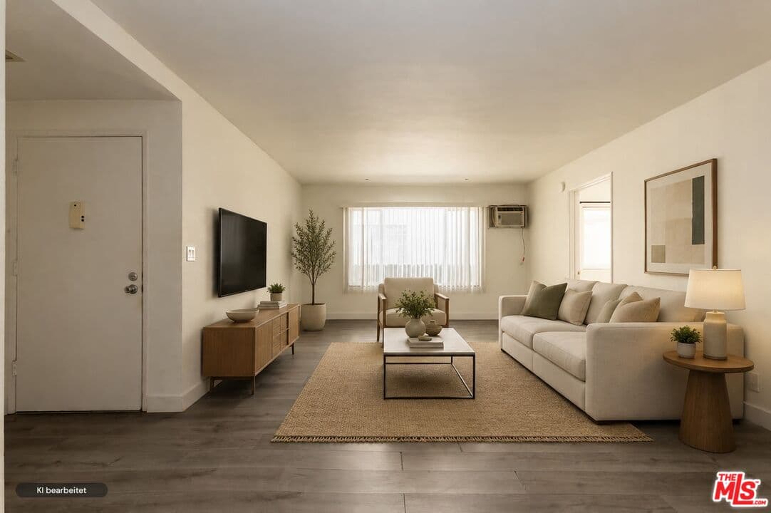 2 bd, 2 ba House in West Hollywood, CA — $2,995/mo — photo 2