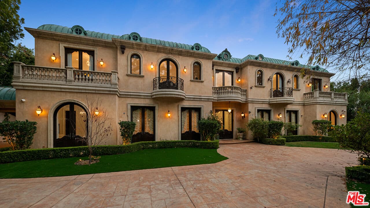 7 bd, 9 ba House in Beverly Hills, CA — $55,000/mo — photo 2