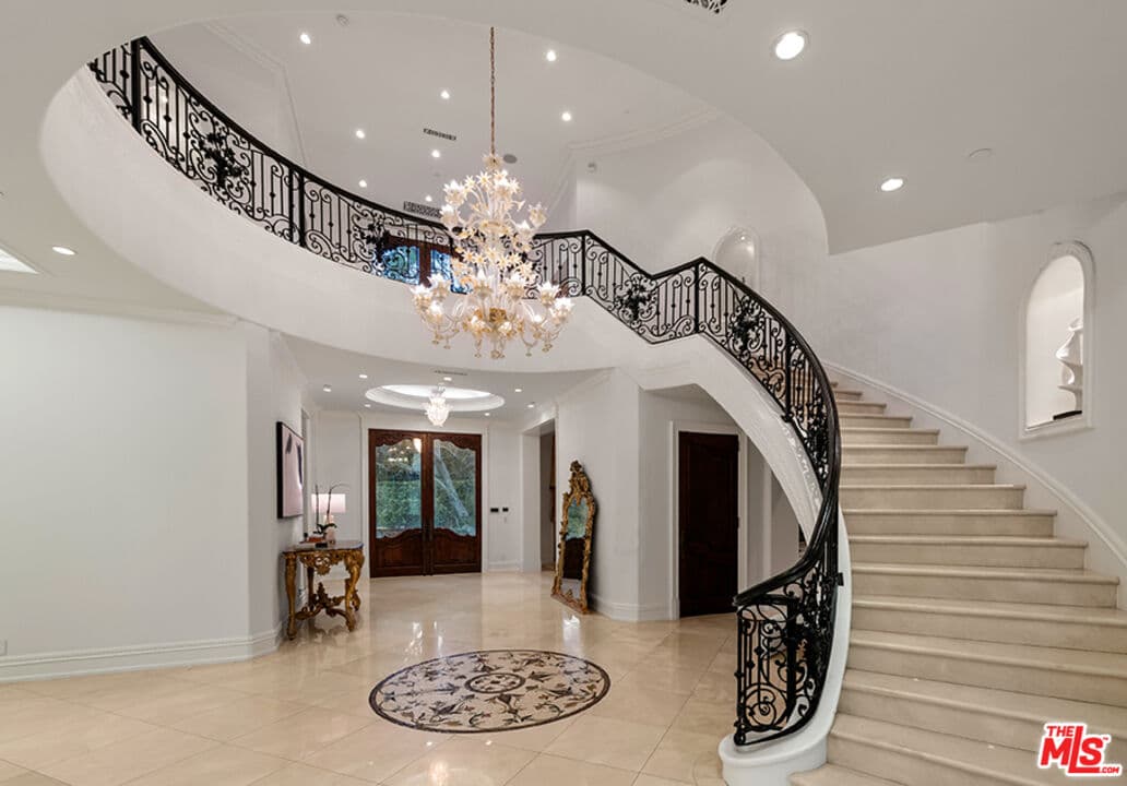 7 bd, 9 ba House in Beverly Hills, CA — $55,000/mo — photo 1
