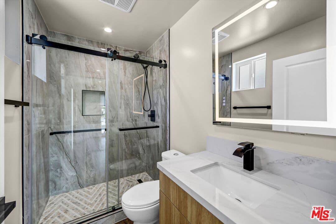 3 bd, 3 ba Townhouse in Los Angeles, CA — $5,500/mo — photo 2