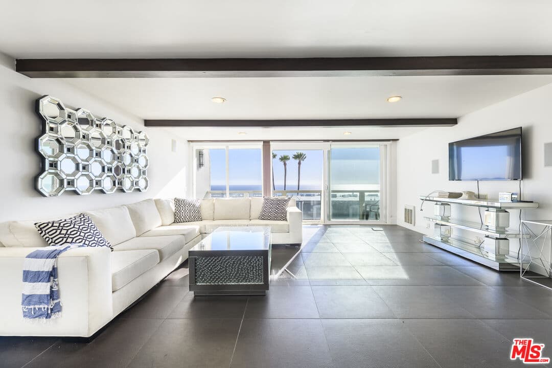 2 bd, 2 ba House in Malibu, CA — $5,000/mo — photo 1