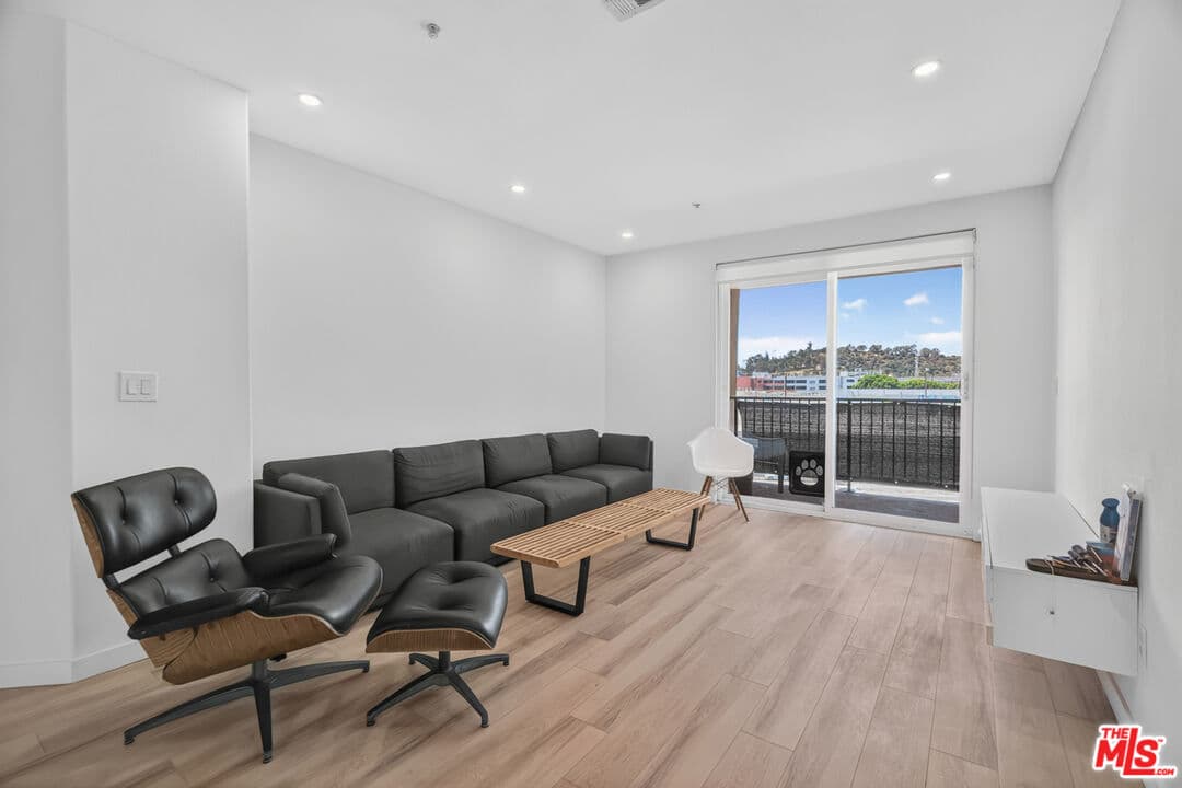 2 bd, 2 ba Condo in Los Angeles, CA — $3,000/mo — photo 1