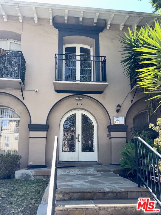 Studio, 1 ba Townhouse in Los Angeles, CA — $1,595/mo — photo 2
