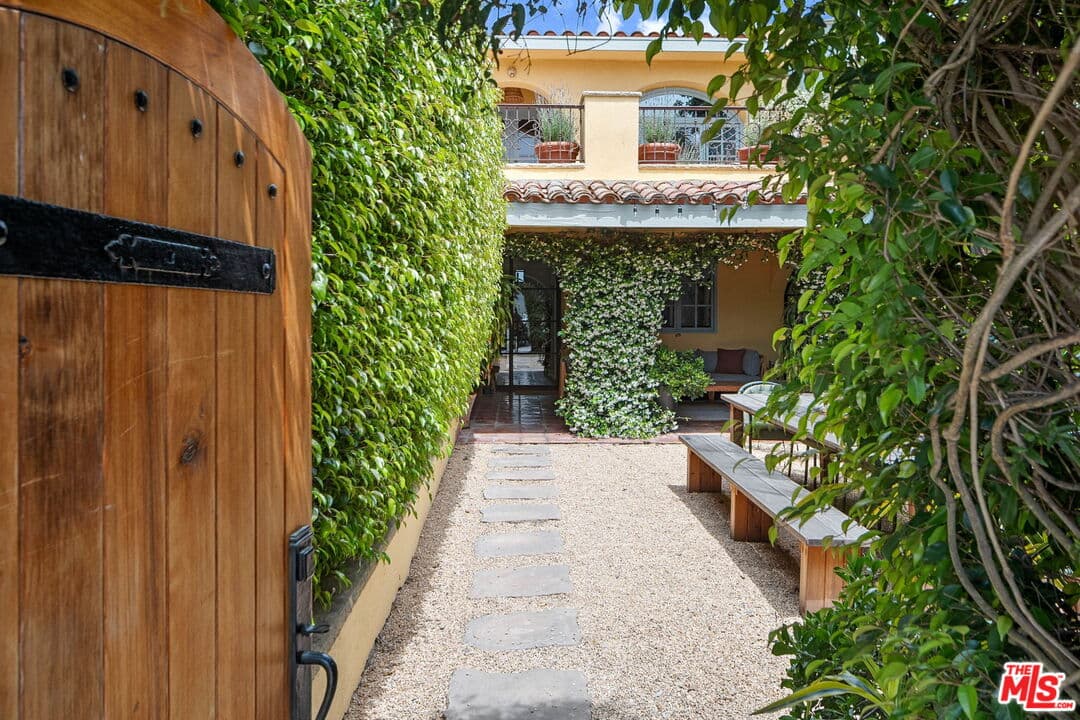 4 bd, 4 ba House in Malibu, CA — $13,500/mo — photo 2