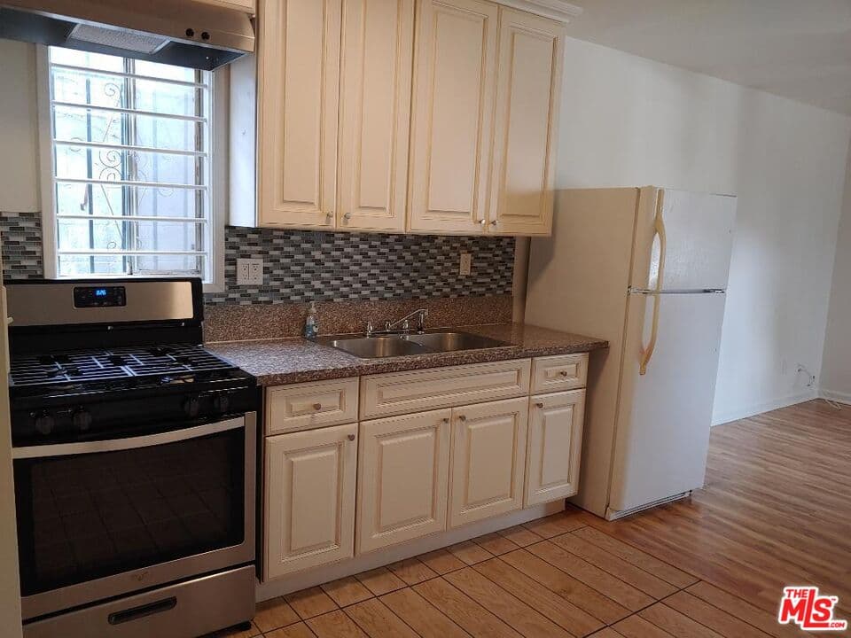 1 bd, 1 ba Townhouse in Los Angeles, CA — $1,775/mo — photo 2