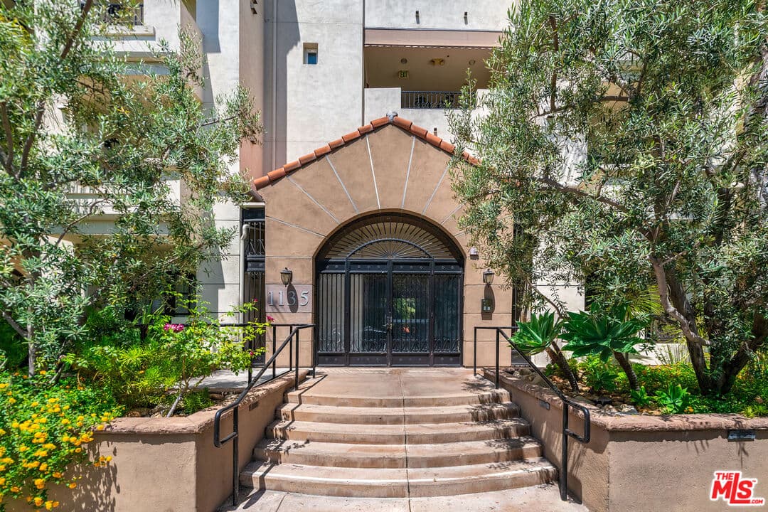 2 bd, 3 ba Condo in Los Angeles, CA — $4,595/mo — photo 1