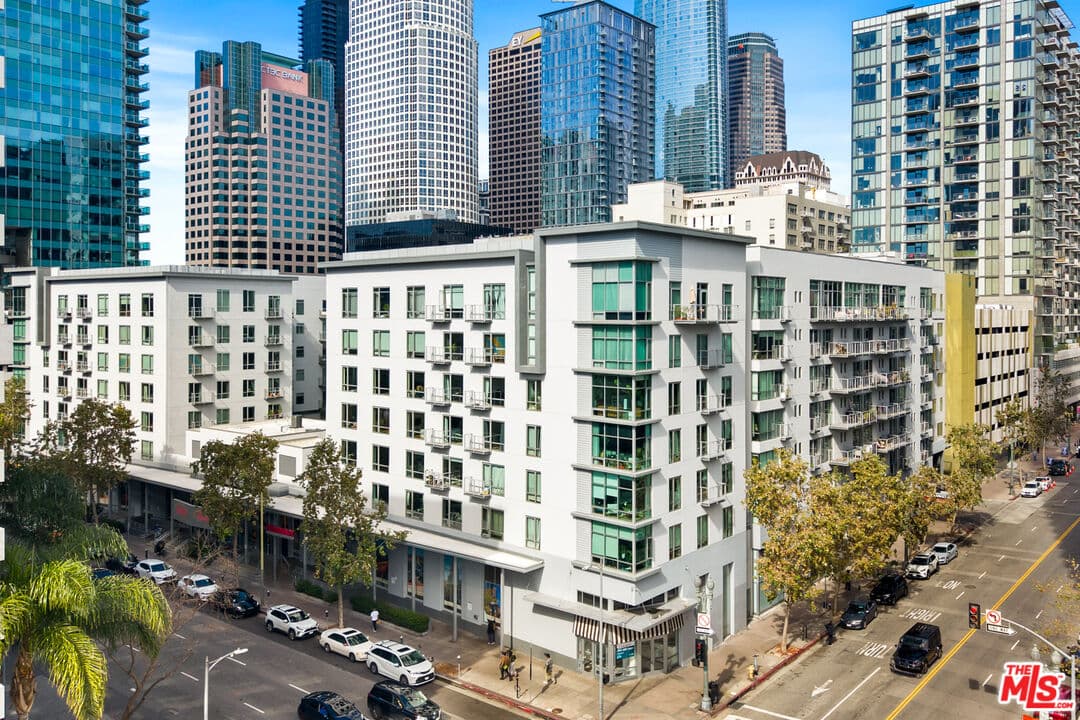 1 bd, 1 ba Condo in Los Angeles, CA — $2,200/mo — photo 2