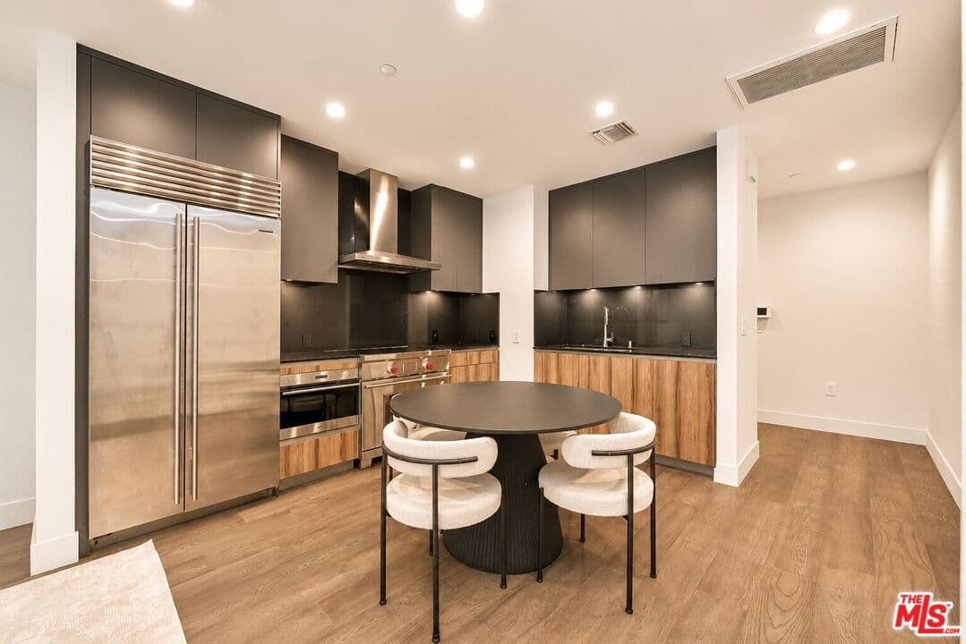 1 bd, 1 ba Condo in West Hollywood, CA — $4,199/mo — photo 2
