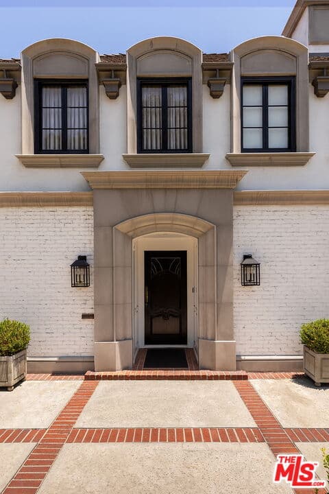 6 bd, 7 ba House in Beverly Hills, CA — $40,000/mo — photo 2