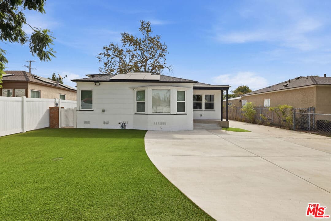 3 bd, 2 ba House in Los Angeles, CA — $5,099/mo — photo 2