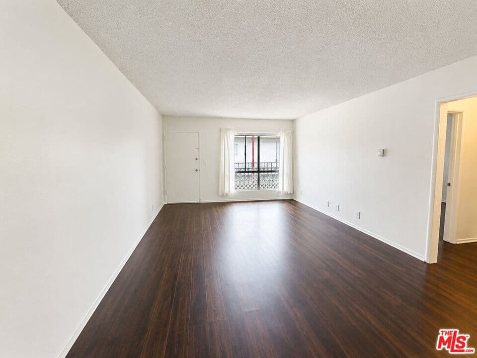 2 bd, 1 ba Apartment in Los Angeles, CA — $2,150/mo — photo 2