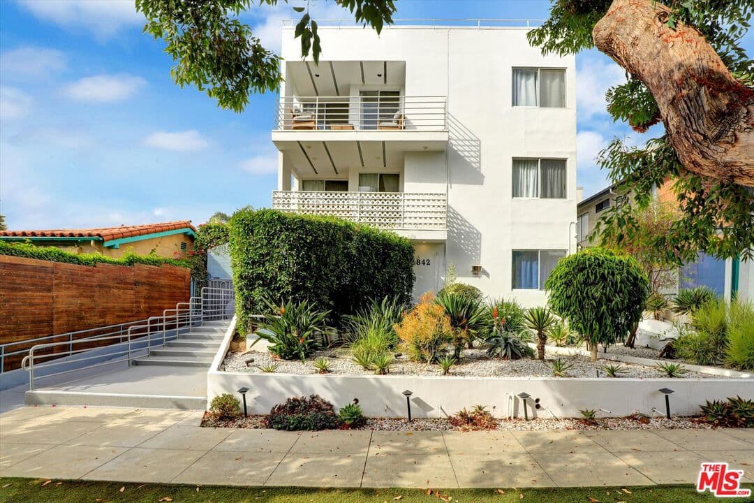2 bd, 2 ba Apartment in Santa Monica, CA — $3,999/mo — photo 2