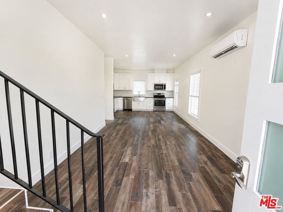 4 bd, 3 ba Townhouse in Los Angeles, CA — $5,200/mo — photo 1