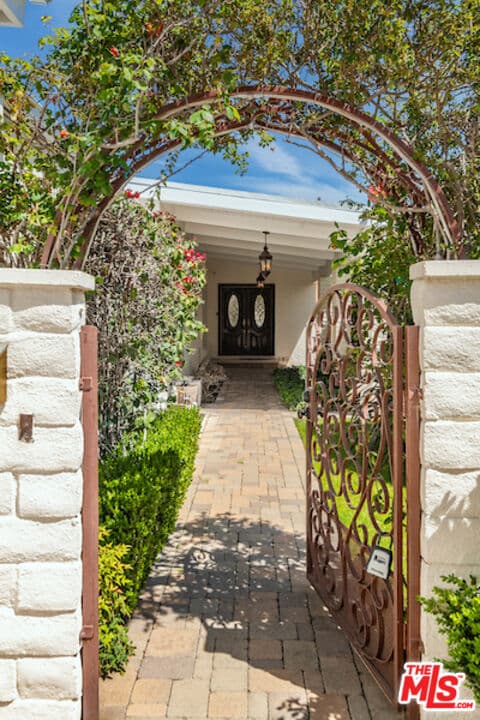 4 bd, 3 ba House in Sherman Oaks, CA — $6,600/mo — photo 2