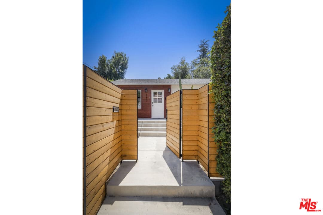 4 bd, 3 ba House in Los Angeles, CA — $8,500/mo — photo 2