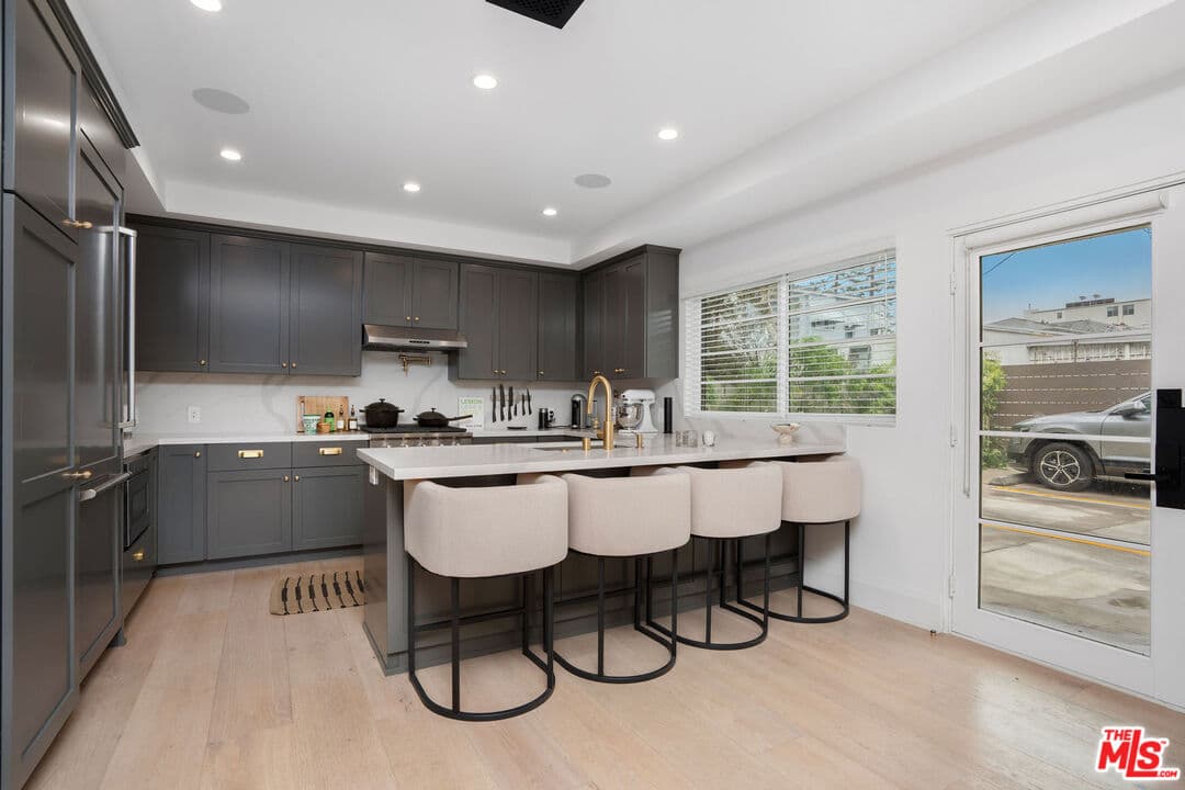 2 bd, 3 ba Apartment in Los Angeles, CA — $4,950/mo — photo 2