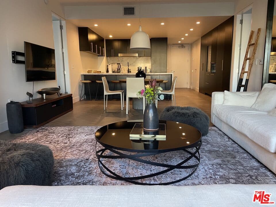 2 bd, 3 ba Condo in Los Angeles, CA — $8,500/mo — photo 2