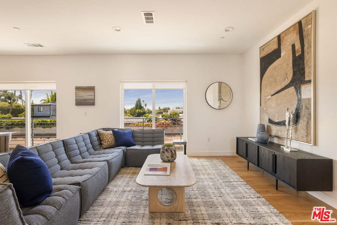 4 bd, 4 ba House in Los Angeles, CA — $7,995/mo — photo 2